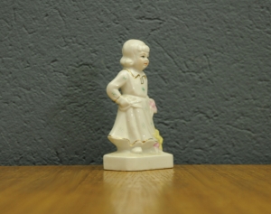 porcelanowa figura dziewczynka ws